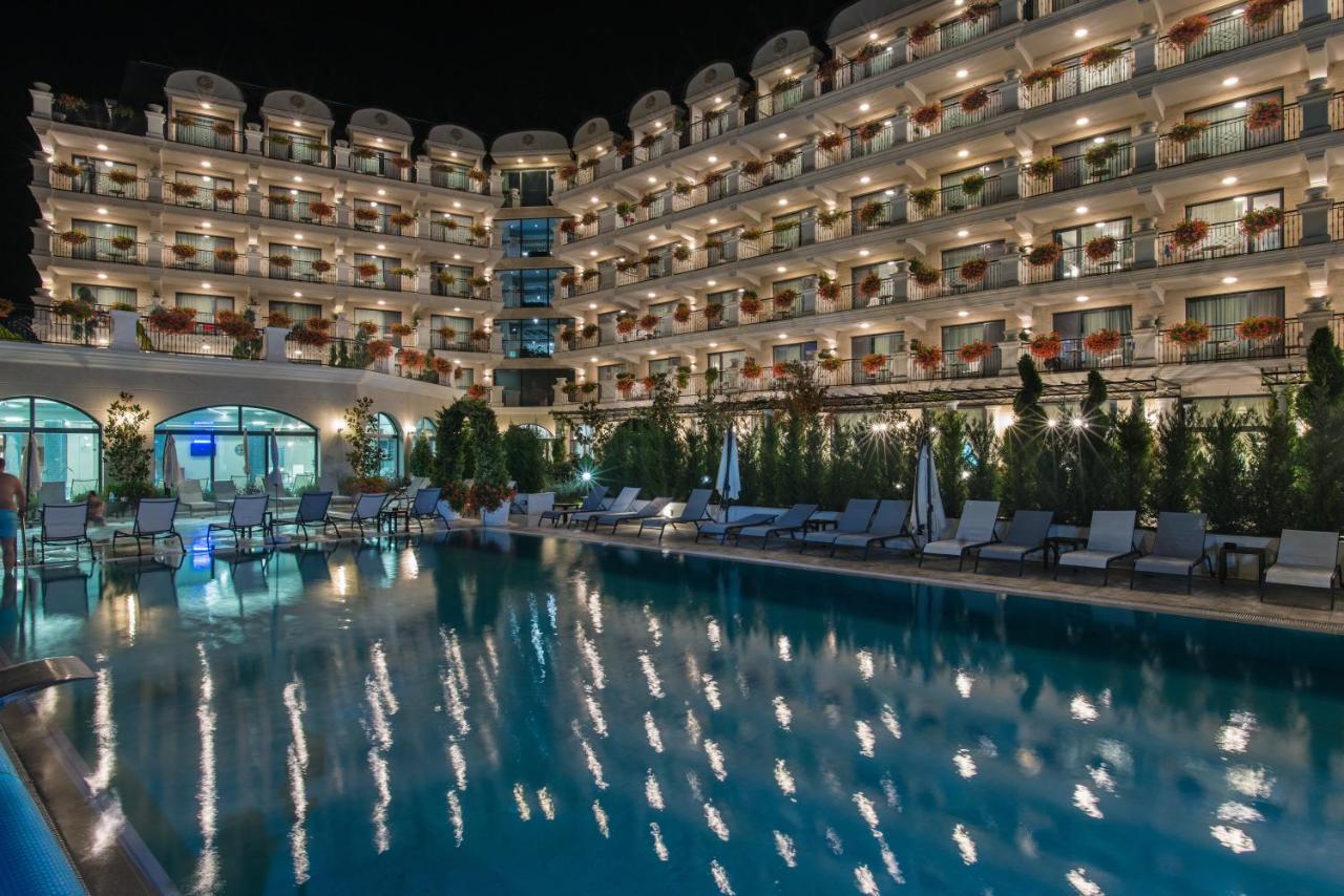 Casa Di Fiore Spa And Medical Hotel, Mineral Pools & Private Beach Kranevo Kültér fotó The hotel at night