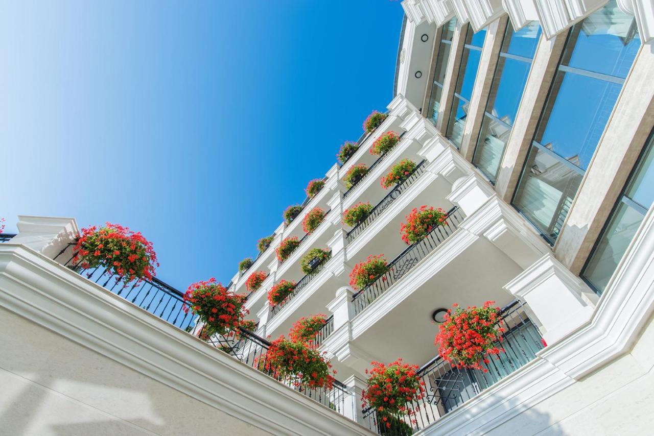 Casa Di Fiore Spa And Medical Hotel, Mineral Pools & Private Beach Kranevo Kültér fotó The hotel's balconies
