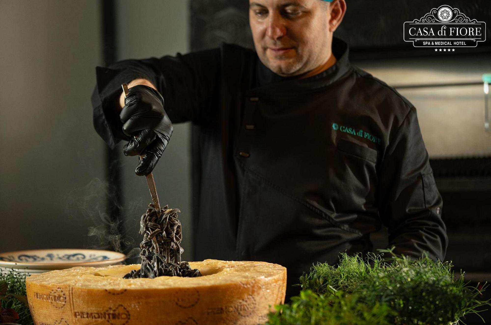 Casa Di Fiore Spa And Medical Hotel, Mineral Pools & Private Beach Kranevo Kültér fotó Chef using black truffle