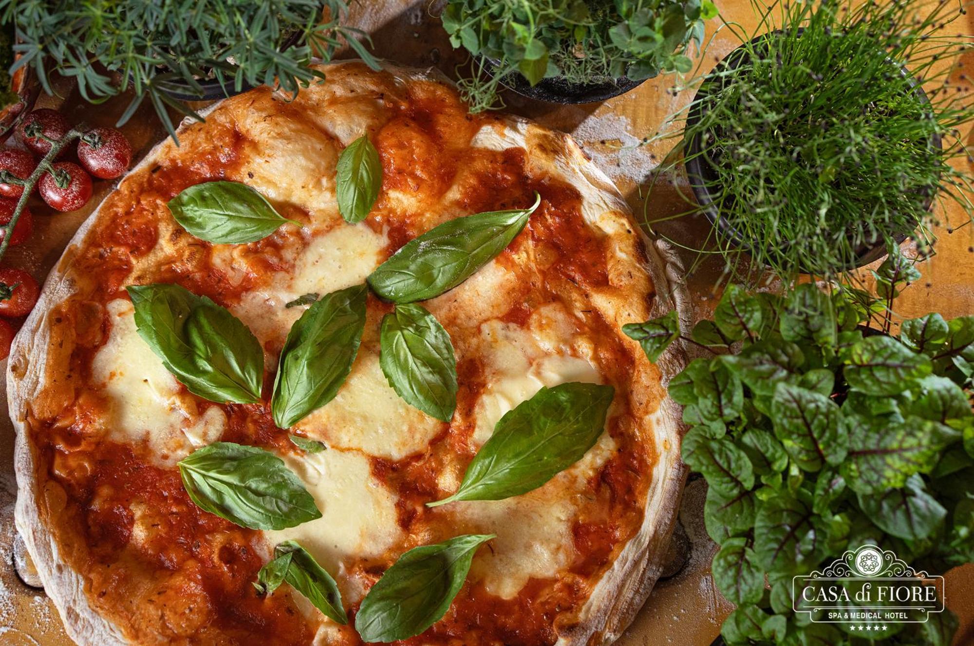 Casa Di Fiore Spa And Medical Hotel, Mineral Pools & Private Beach Kranevo Kültér fotó Pizza with fresh basil