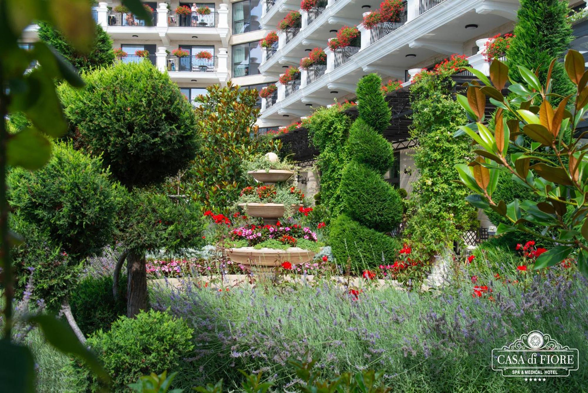 Casa Di Fiore Spa And Medical Hotel, Mineral Pools & Private Beach Kranevo Kültér fotó Hotel's garden