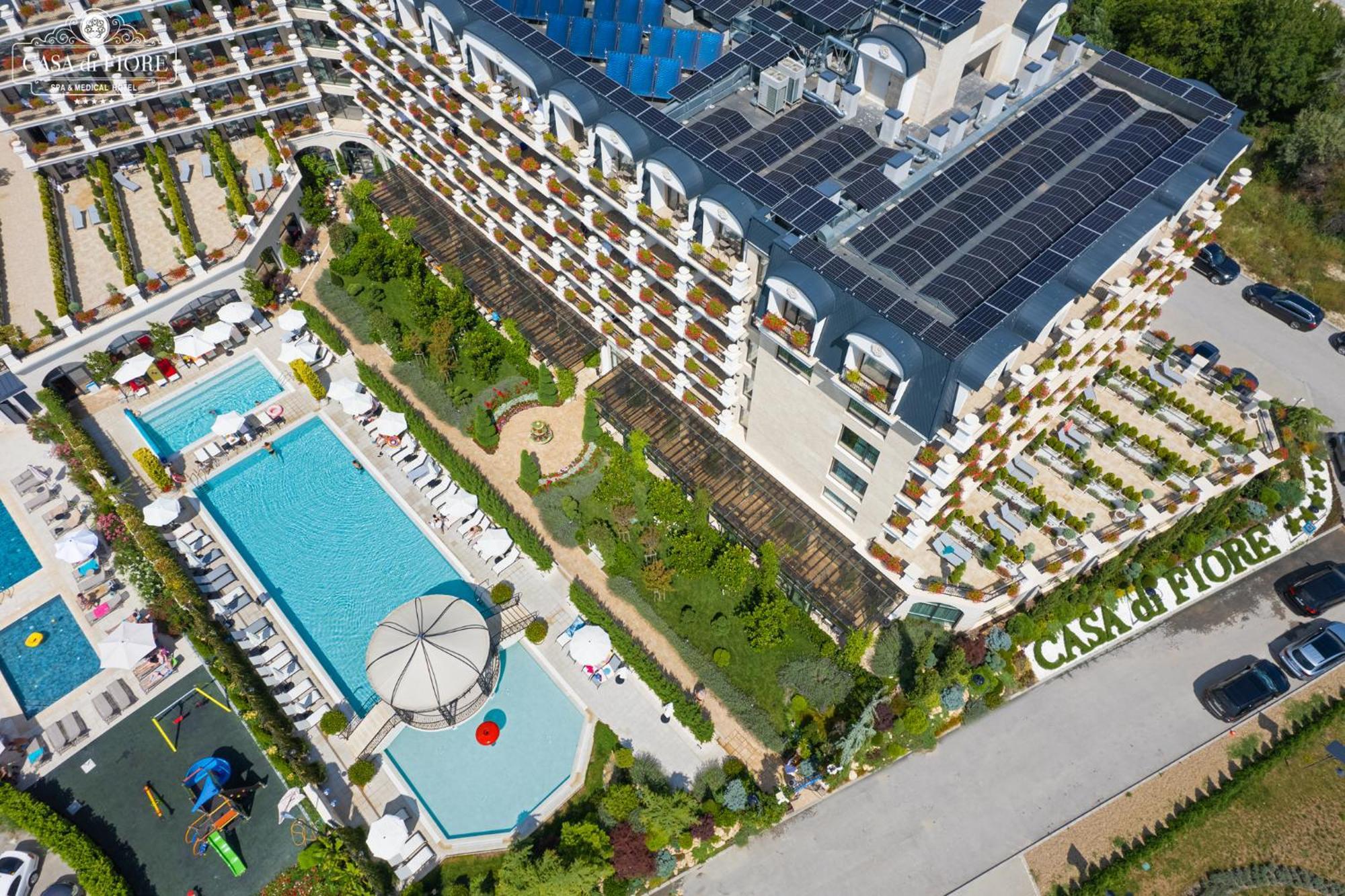 Casa Di Fiore Spa And Medical Hotel, Mineral Pools & Private Beach Kranevo Kültér fotó Solar panels on a hotel