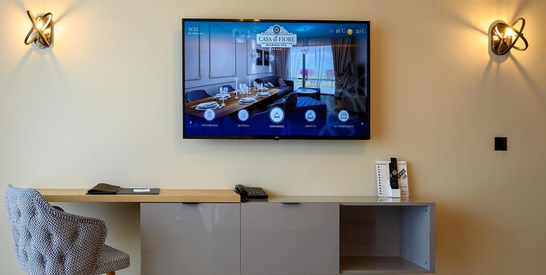 Casa Di Fiore Spa And Medical Hotel, Mineral Pools & Private Beach Kranevo Kültér fotó A television with a built-in room automation system