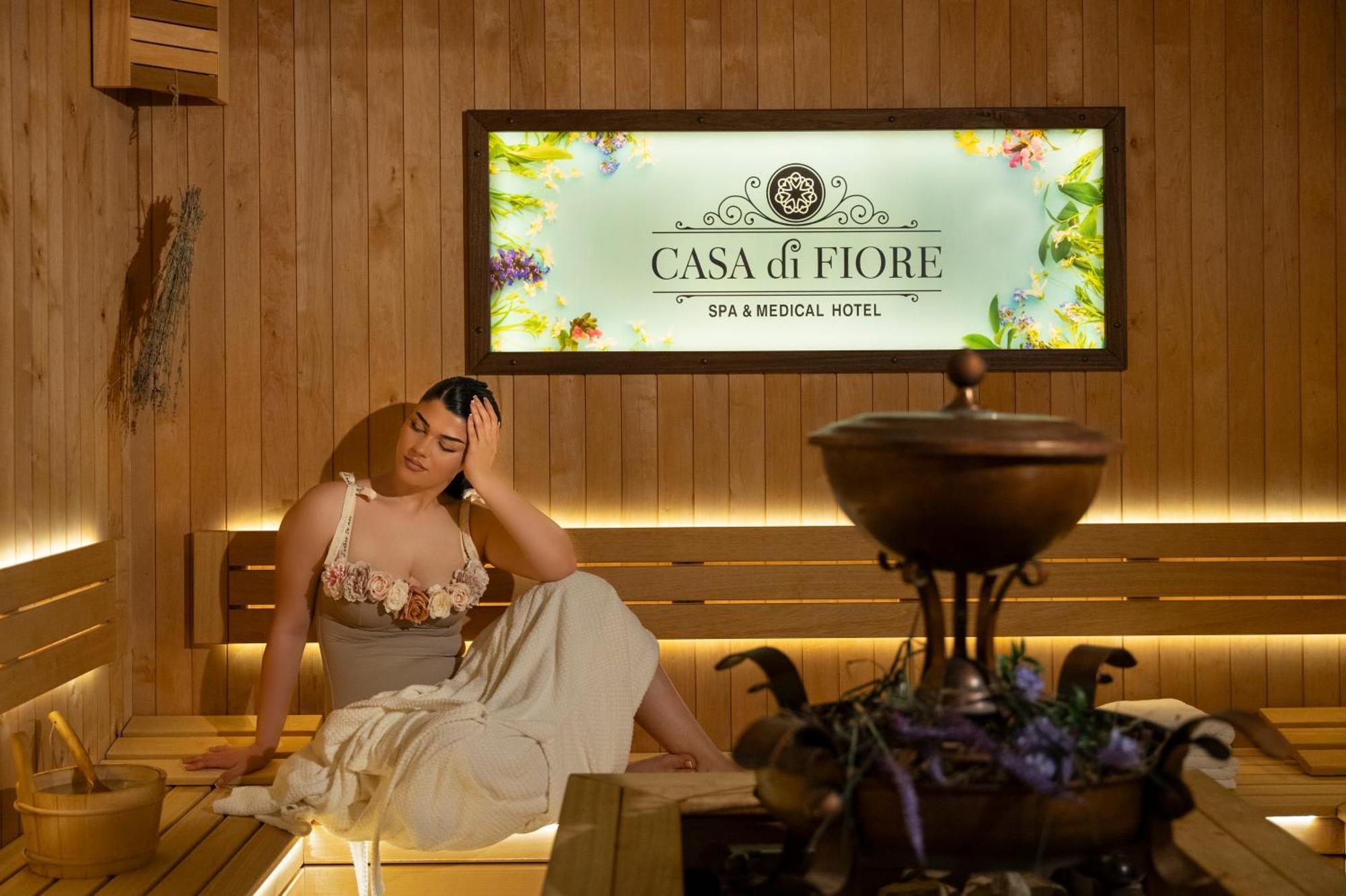 Casa Di Fiore Spa And Medical Hotel, Mineral Pools & Private Beach Kranevo Kültér fotó A woman in a spa