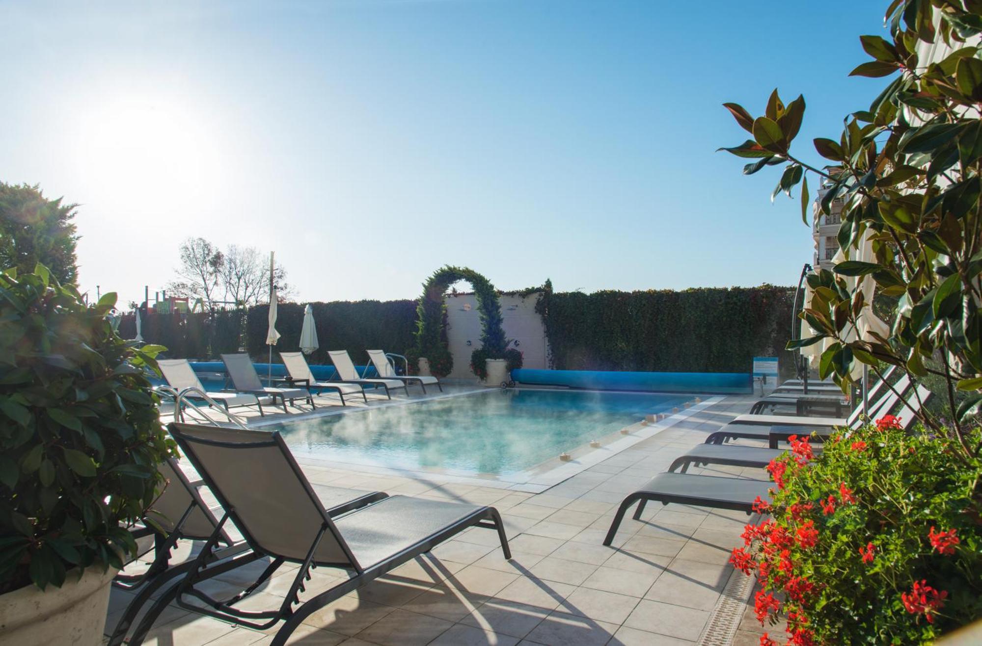 Casa Di Fiore Spa And Medical Hotel, Mineral Pools & Private Beach Kranevo Kültér fotó The pool at the hotel